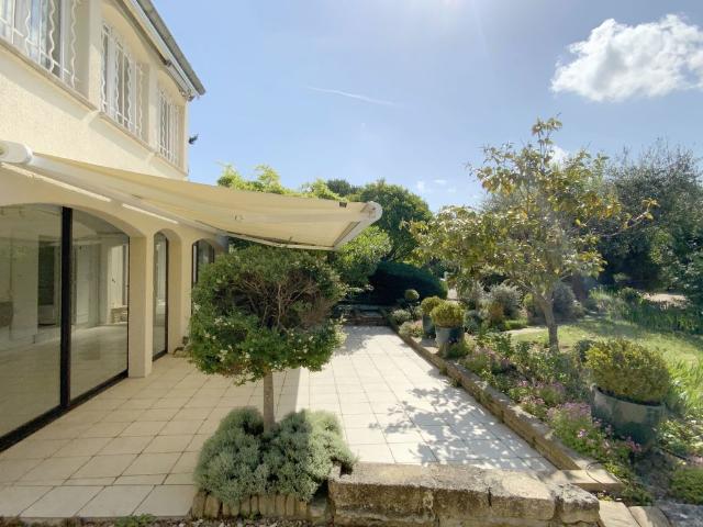 Maison de 6 pièces de luxe en vente à Uzès, Occitanie