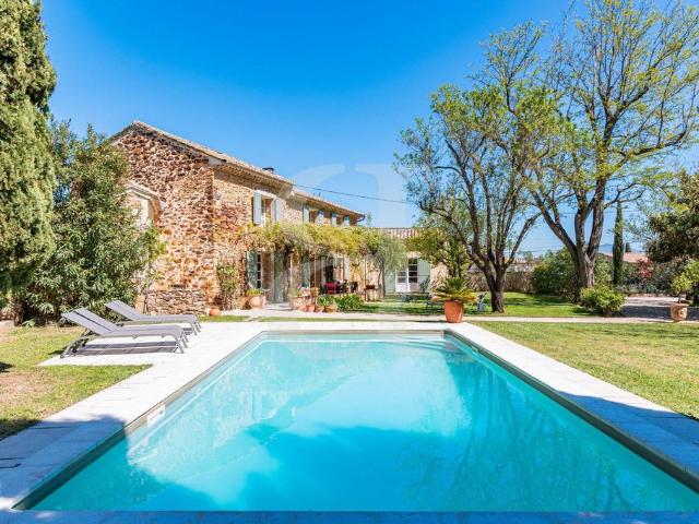 Maison de 6 pièces de luxe en vente à Uchaux, Provence Alpes Côte d'Azur