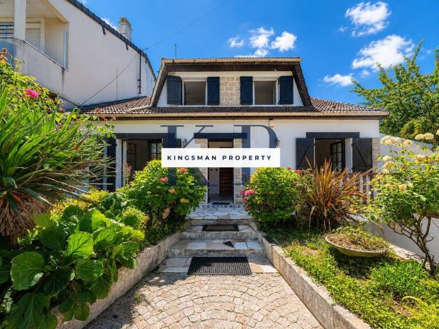 Maison de 6 pièces de luxe en location à Montreuil, France