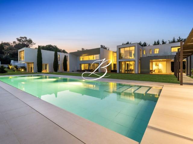 Maison de 6 pièces de luxe en location à Mougins, France