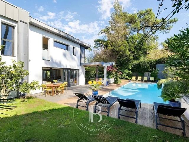 Maison de 6 pièces de luxe en location à Anglet, France