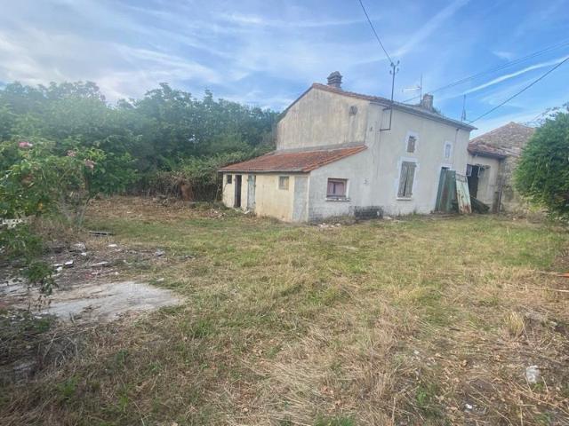 Maison de 70 m2 à rénover, 5 mn de Mansle les Fontaines