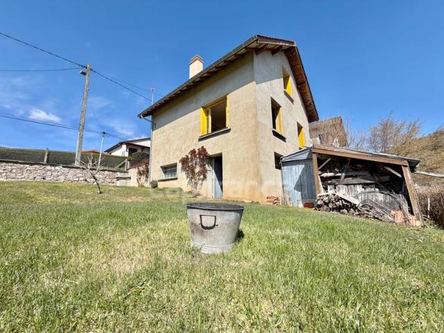 MAISON DE 75 M2 À RÉNOVER, TERRAIN CLOS DE 422 M2, 2 CHAMBRES, TOITURE DE 2024, GARAGE, TOUT À L'ÉGOUT