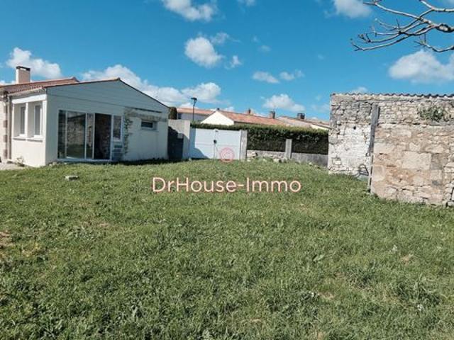 Maison de 75 M2 en pierres de plain pied avec dépendance