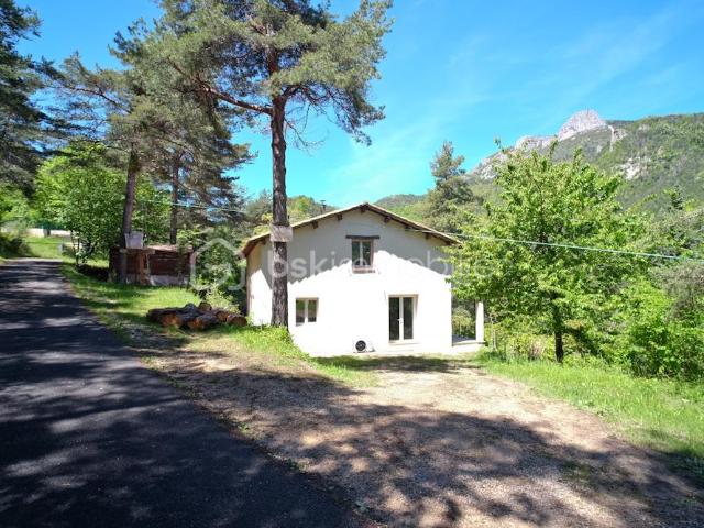 Maison de 75 m² habitables + 75 m² à aménager sur 2400 m² de terrain