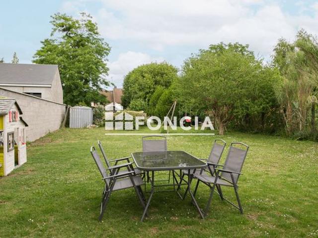Maison de 77,2 m2 sur sous sol complet, proche Loire et commodités, parcelle constructible