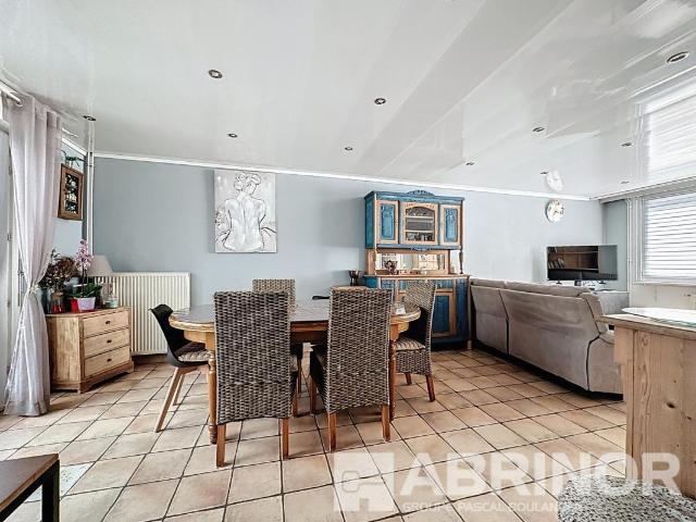 Maison de 85 m², 3 chambres, véranda, comble aménageable, jardin et parking