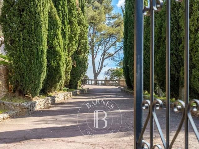 Maison de 8 chambres de luxe en vente à Toulon, France