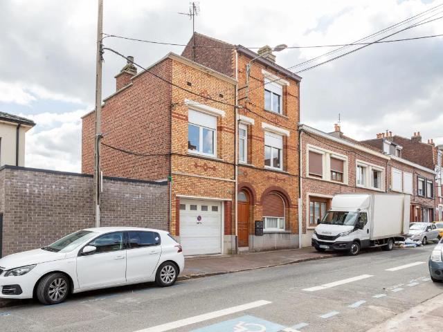 Maison de 8 pièces de 130 m² située à Lille