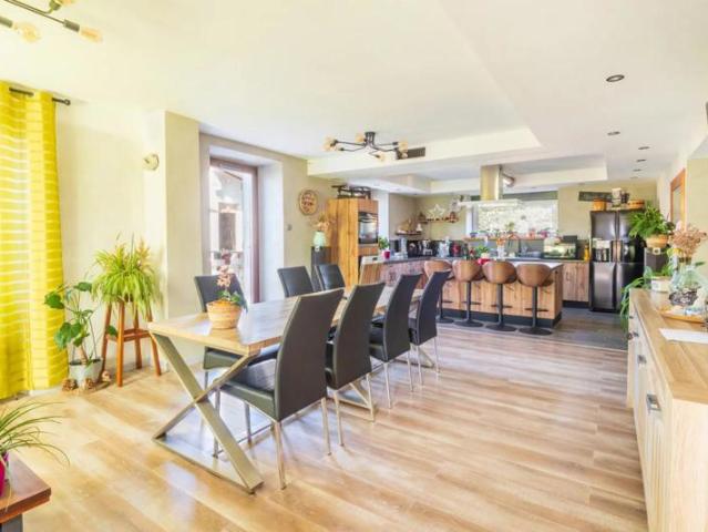 Maison de 8 pièces de 145 m² à Groisy