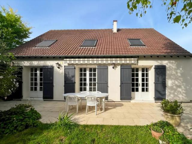 Maison de 8 pièces de 156 m² à Bailleau Armenonville
