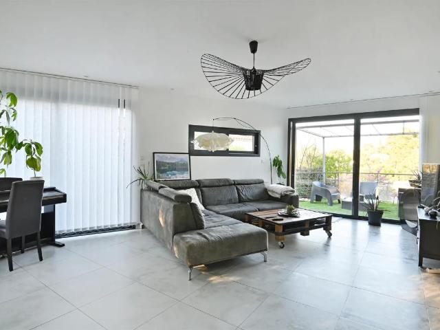 Villa moderne avec piscine à Nîmes