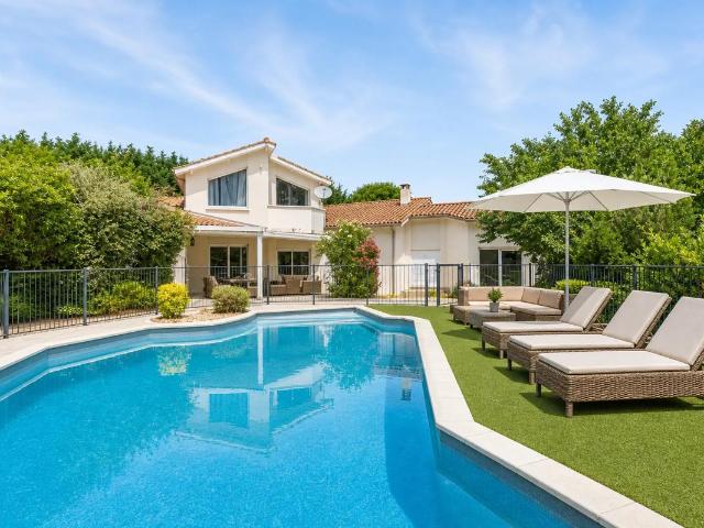 Maison de 8 pièces de 210 m² à Saint Cyr sur le Rhône