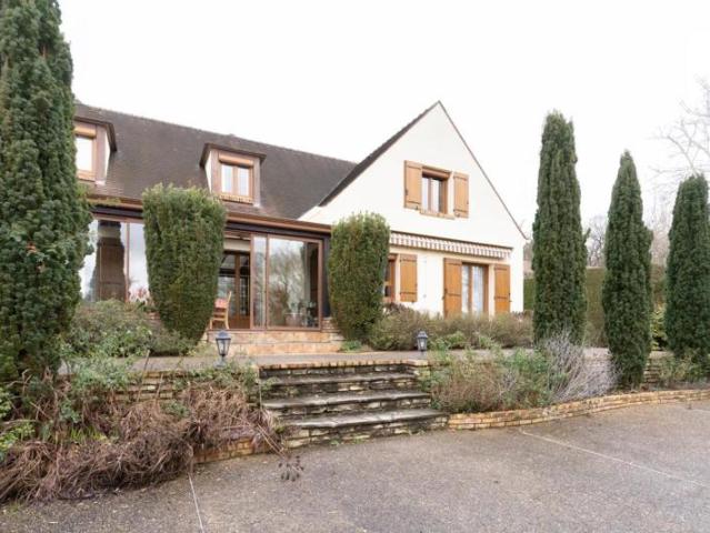 Maison spacieuse avec grand jardin à Mézy sur Seine