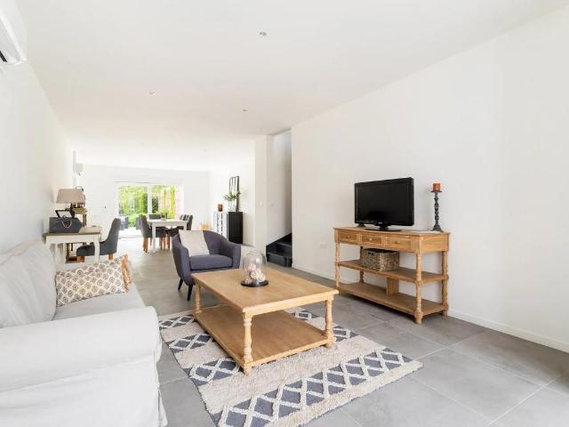 Maison rénovée 2024, Emmerin, 8 pièces, 242 m²