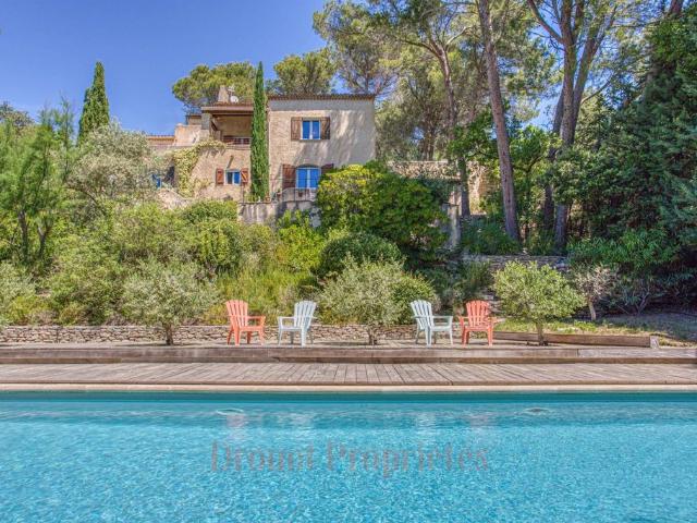 Maison de 8 pièces de luxe en vente à Mérindol, Provence Alpes Côte d'Azur