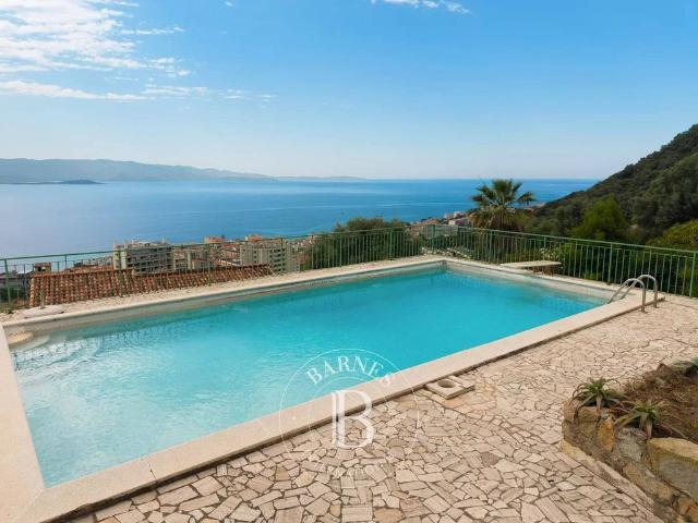 Maison de 8 pièces de luxe en vente à Ajaccio, France