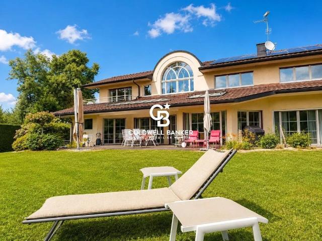 Maison de 8 pièces de luxe en vente à Ambilly, France