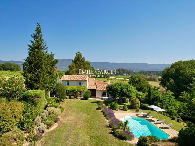 Maison de 8 pièces de luxe en vente à Cucuron, Provence Alpes Côte d'Azur
