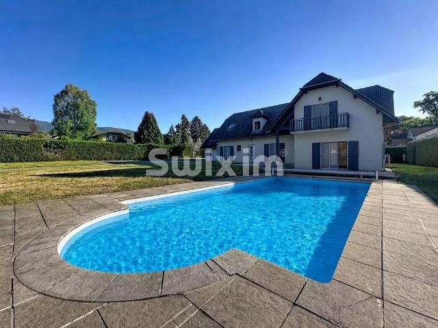 Maison de 8 pièces de luxe en vente à Cessy, France