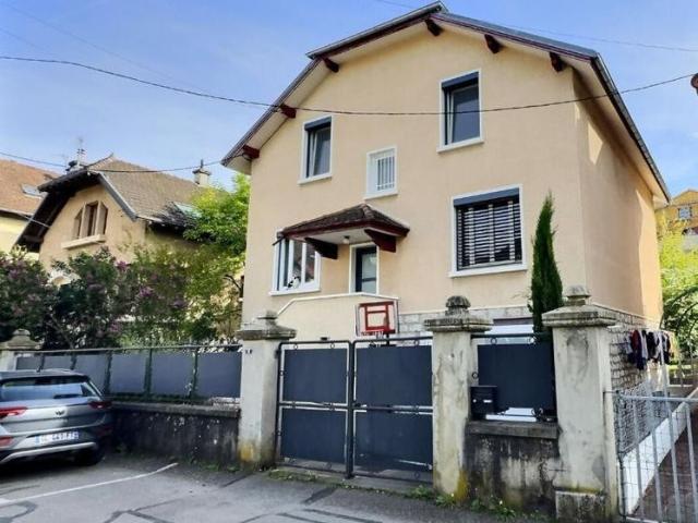 Maison de 8 pièces de luxe en vente à Chambéry, France