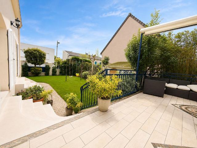 Maison de 8 pièces de luxe en vente à Champigny sur Marne, Île de France