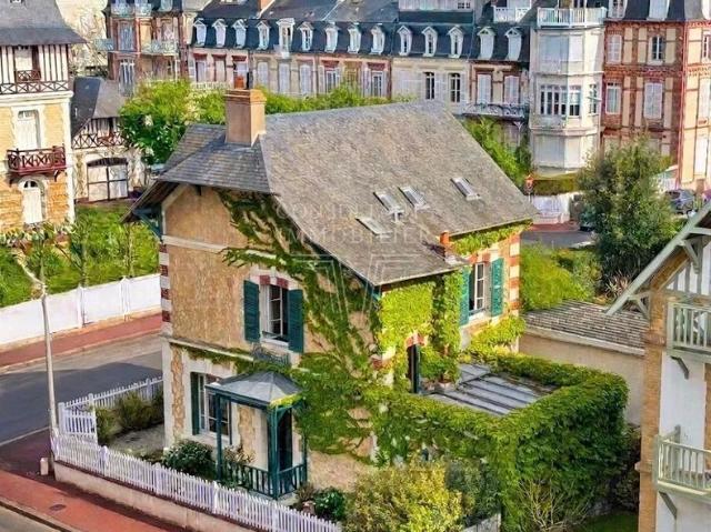 Maison de 8 pièces de luxe en vente à Deauville, Normandie