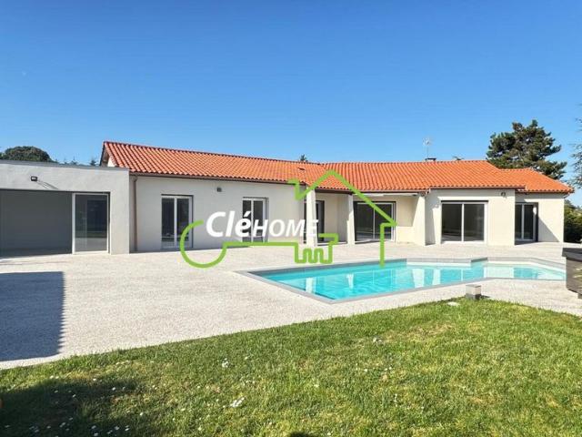 Maison de 8 pièces de luxe en vente à Dommartin, Auvergne Rhône Alpes