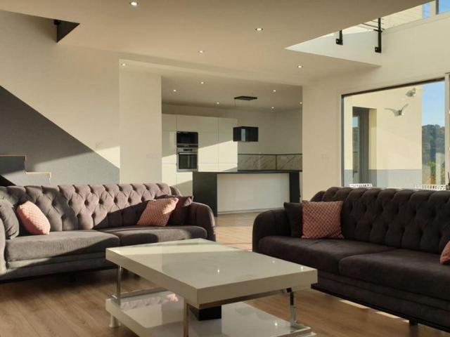 Maison de 8 pièces de luxe en vente à Essert, France