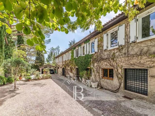 Maison de 8 pièces de luxe en vente à Grasse, France
