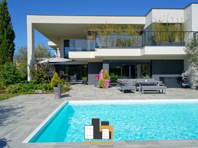 Maison de 8 pièces de luxe en vente à La Wantzenau, France