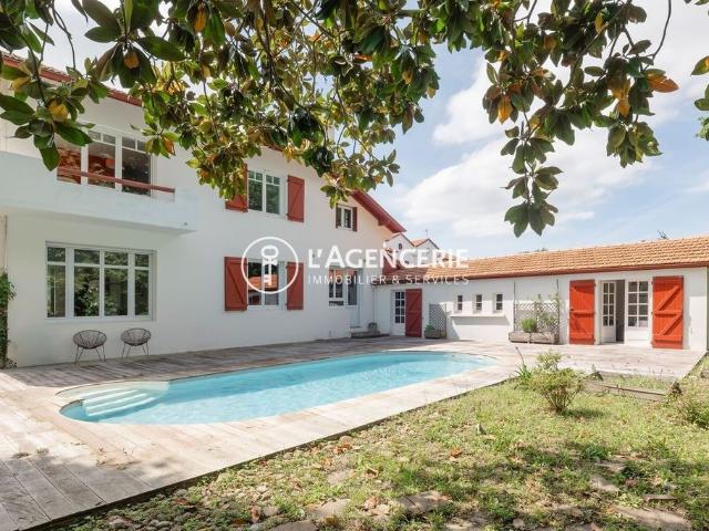 Maison de 8 pièces de luxe en vente à Larressore, Nouvelle Aquitaine