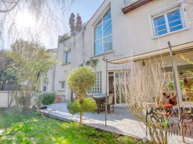 Maison de 8 pièces de luxe en vente à Les Lilas, France