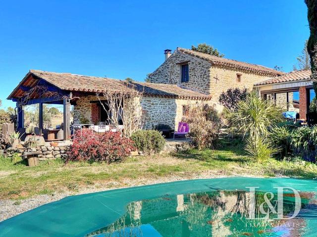 Maison de 9 pièces de luxe en vente à Barjac, France