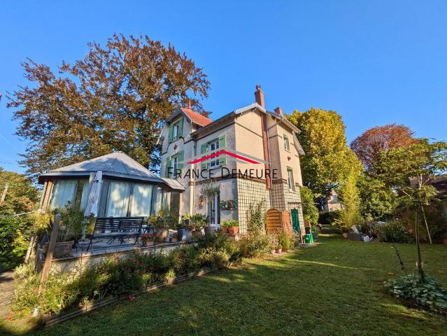 Maison de 8 pièces de luxe en vente à L'Isle Adam, Île de France
