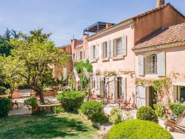 Maison de 8 pièces de luxe en vente à Paradou, France