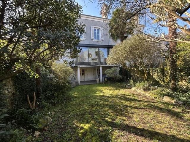 Maison de 8 pièces de luxe en vente à Périgueux, France