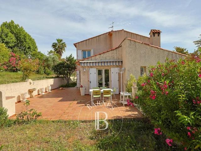 Maison de 8 pièces de luxe en vente à Plan de Cuques, Provence Alpes Côte d'Azur