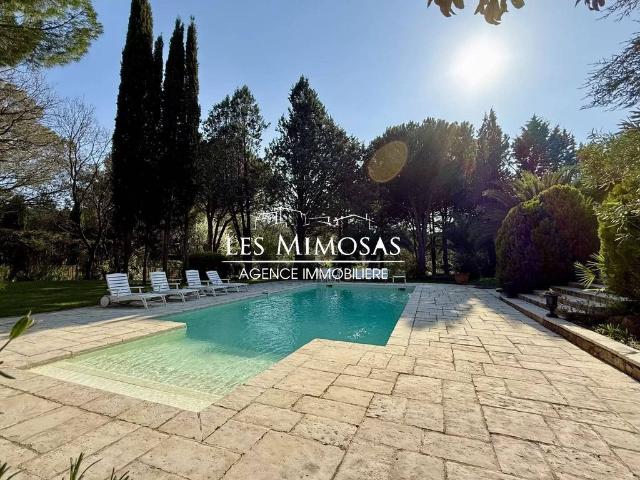 Maison de 8 pièces de luxe en vente à Roquebrune sur Argens, France