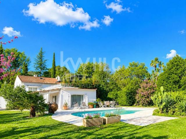 Maison de 8 pièces de luxe en vente à Roquefort les Pins, Provence Alpes Côte d'Azur