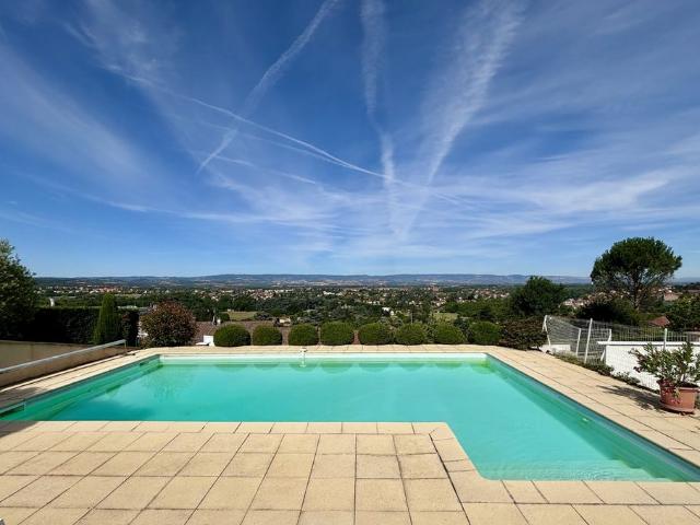 Maison de 8 pièces de luxe en vente à Saint Just Saint Rambert, Auvergne Rhône Alpes