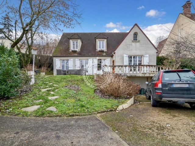 Maison de 8 pièces de luxe en vente à Saint Leu la Forêt, France