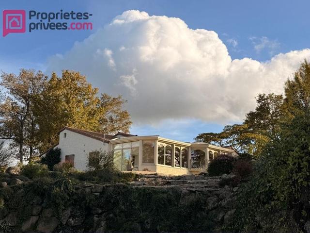 Maison de 8 pièces de luxe en vente à Saint Pierre des Échaubrognes, Nouvelle Aquitaine