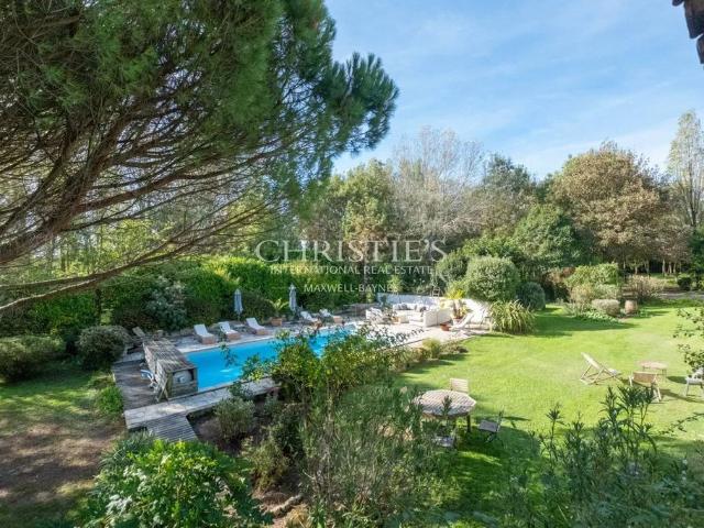 Maison de luxe en vente à La Rochelle, France