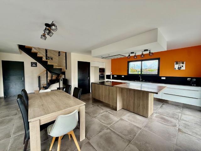 Maison de 8 pièces de luxe en vente à Salles, Nouvelle Aquitaine