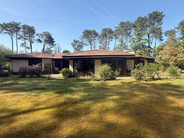 Maison de 8 pièces de luxe en vente à Salles, Nouvelle Aquitaine