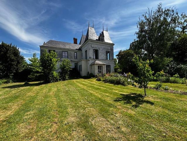 Maison de 8 pièces de luxe en vente à Saumur, Pays de la Loire
