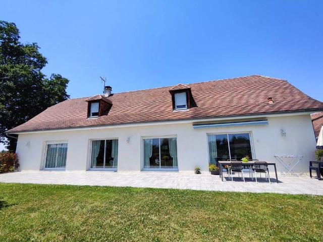 Maison de 8 pièces de luxe en vente à Sauveterre de Béarn, France