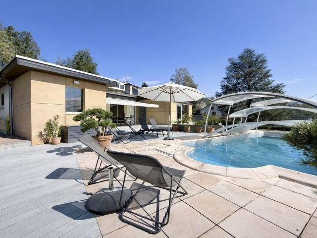 Maison de 8 pièces de luxe en vente à Veyre Monton, France