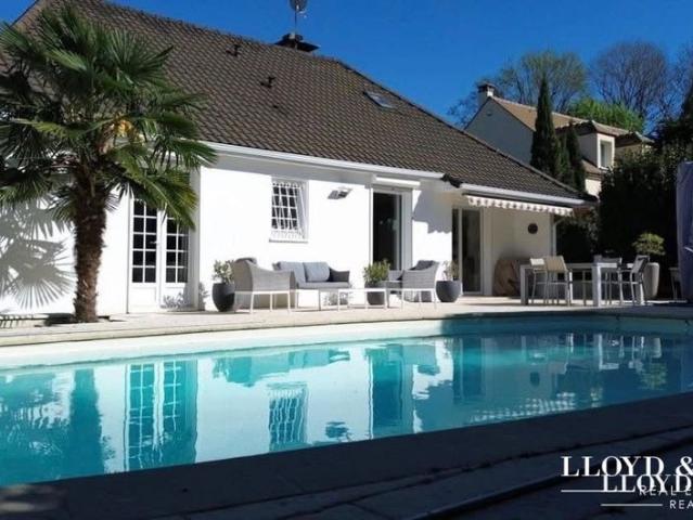 Maison de 8 pièces de luxe en vente à Viarmes, Île de France